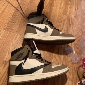 Jordan retro 1 high travis scott